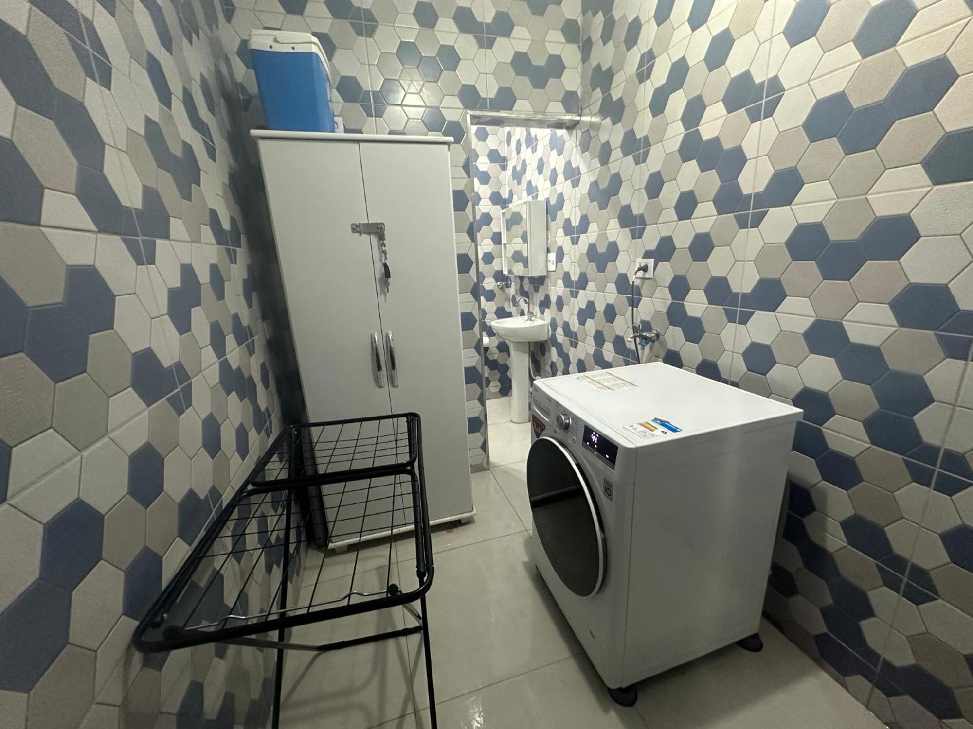 Triplex Piscina Churrasqueira Lava E Seca Wi-Fi E 2 Tvs Em Condominio Com 90M2 No Centro De Ubatuba Bagian luar foto