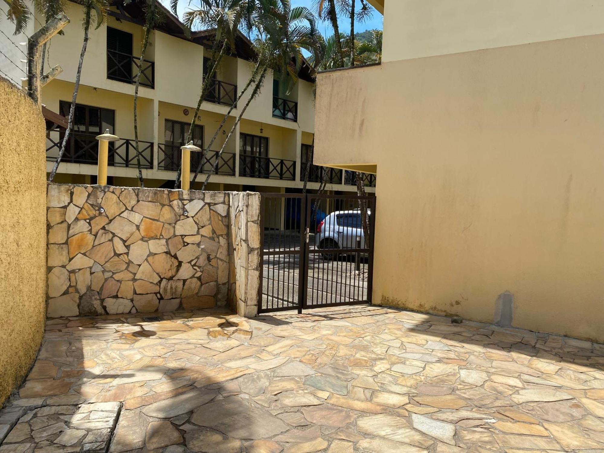 Triplex Piscina Churrasqueira Lava E Seca Wi-Fi E 2 Tvs Em Condominio Com 90M2 No Centro De Ubatuba Bagian luar foto